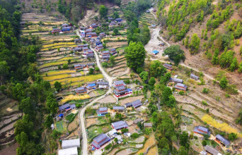 घटे घरबासमा पाहुना, समस्यामा सञ्चालक